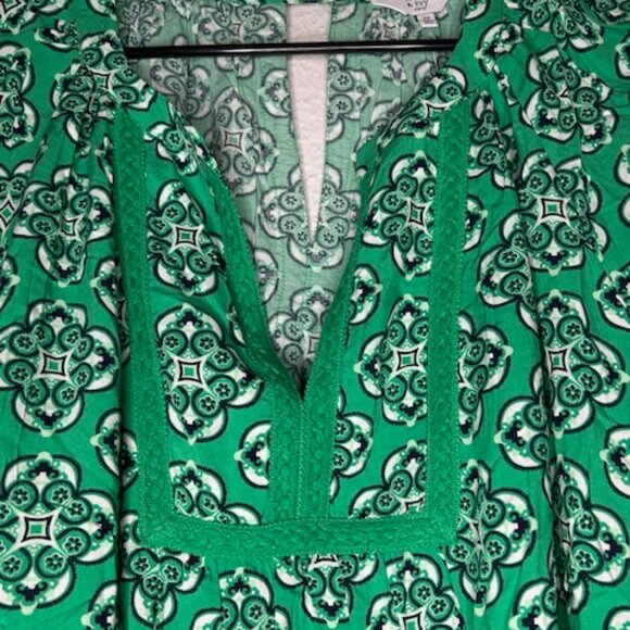 Crown and Ivy Green floral, mosaic shirt Size 3X - Picture 2 of 6